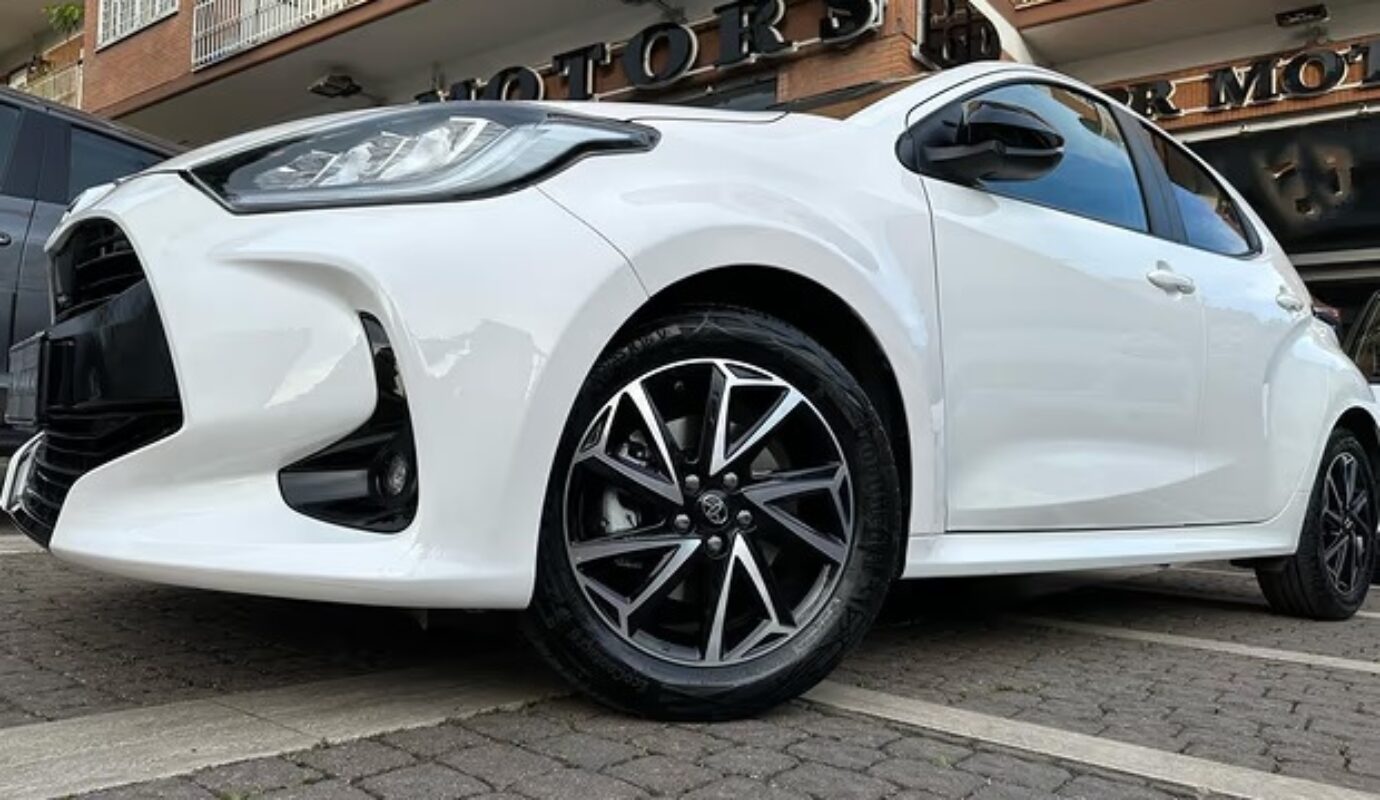 Toyota Yaris 1.5 Hybrid Lounge – COME NUOVA