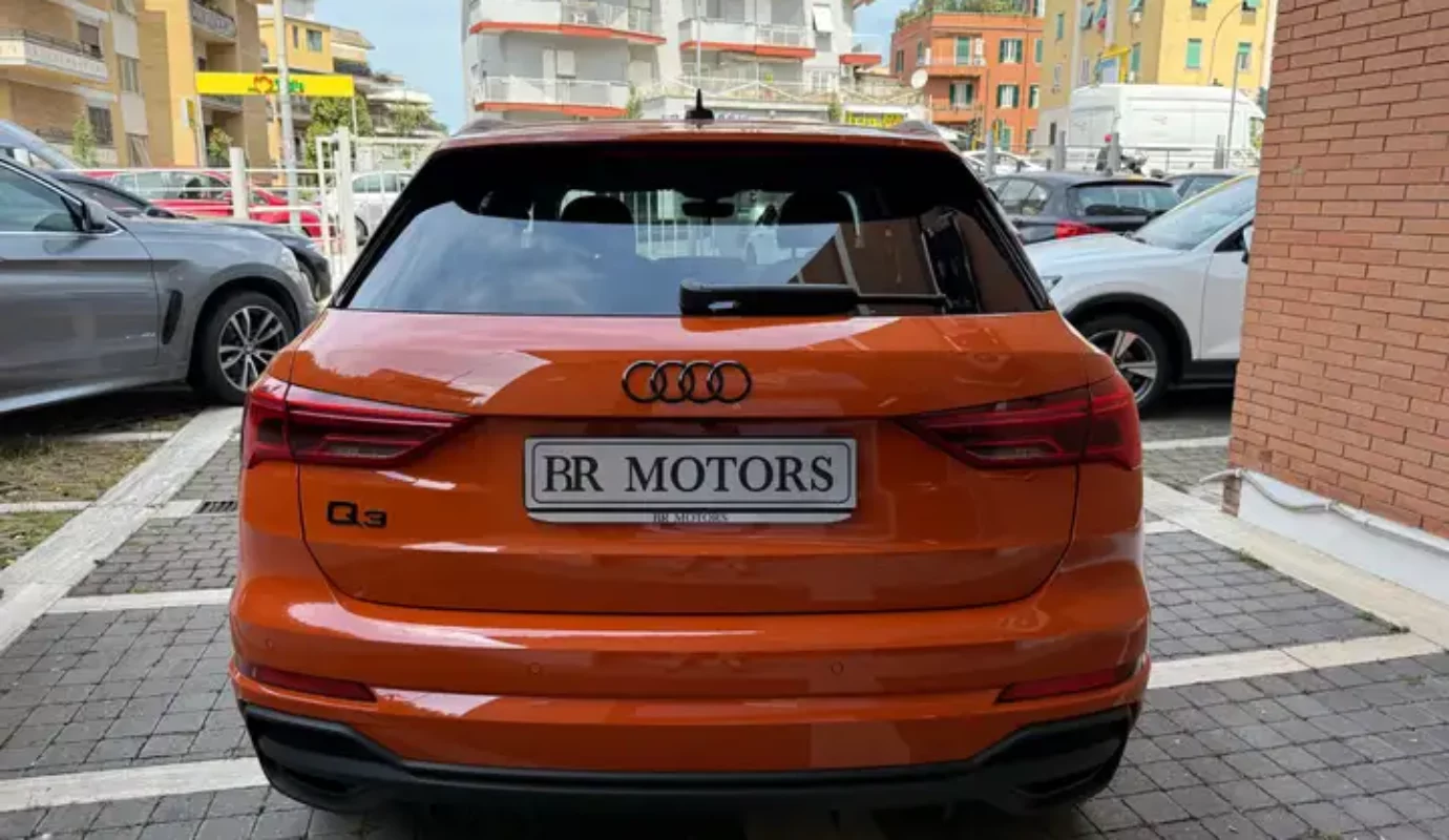 Audi Q3 35tfsi S line + Identity Black