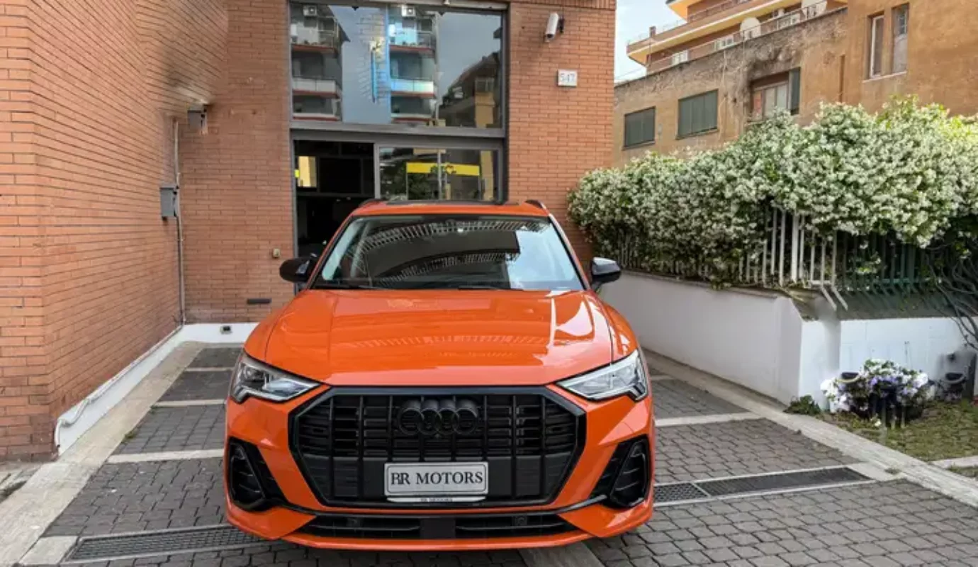 Audi Q3 35tfsi S line + Identity Black