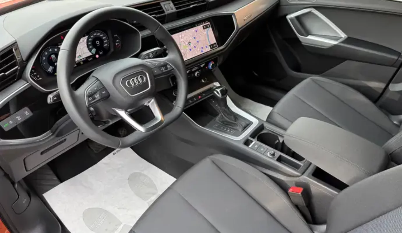 Audi Q3 35tfsi S line + Identity Black