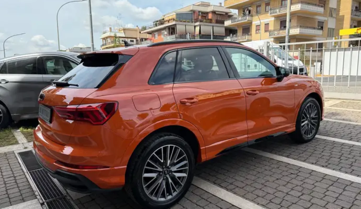 Audi Q3 35tfsi S line + Identity Black