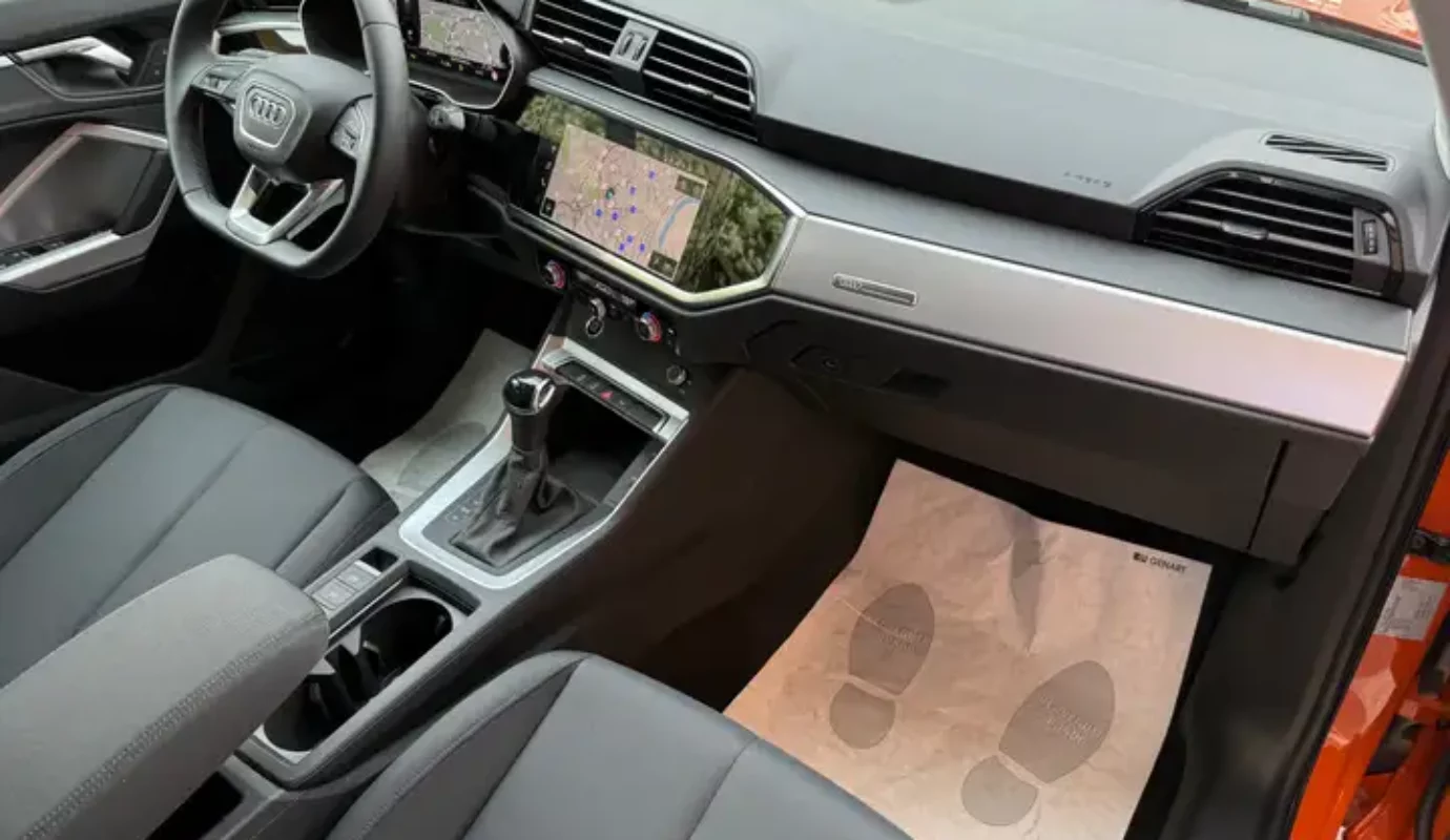 Audi Q3 35tfsi S line + Identity Black