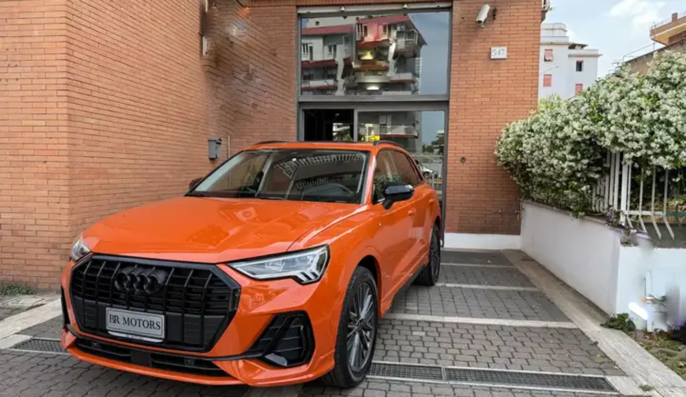Audi Q3 35tfsi S line + Identity Black