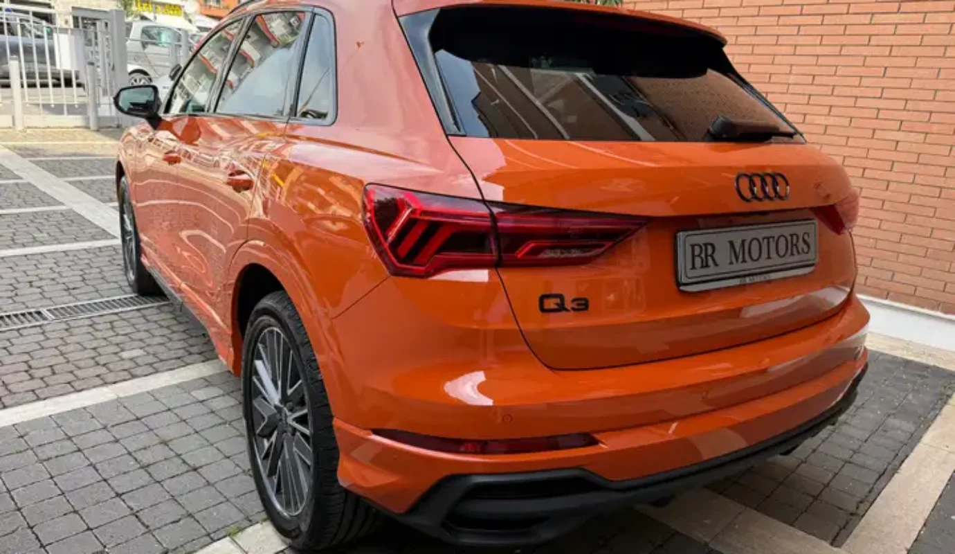 Audi Q3 35tfsi S line + Identity Black