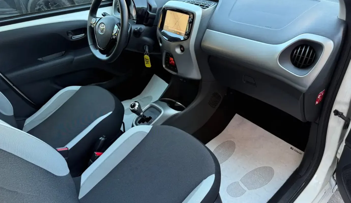 Toyota Aygo 5p X-play m-mt