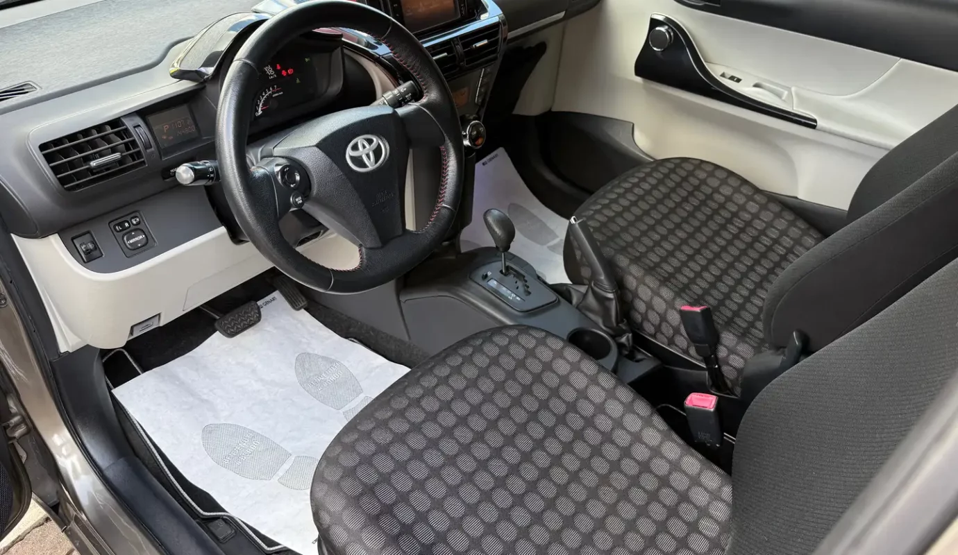 Toyota iQ 1.3 Executive CVT