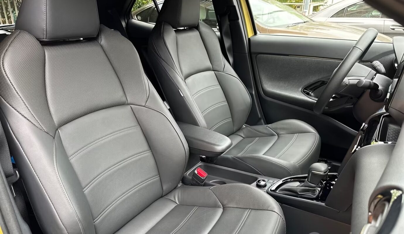 Toyota Yaris Cross 1.5 Hybrid AWD-i Premiere – !!