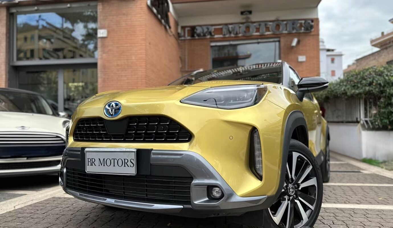 Toyota Yaris Cross 1.5 Hybrid AWD-i Premiere – !!