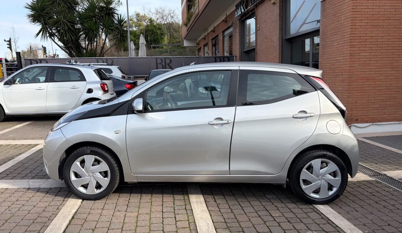 Toyota Aygo 1.0 VVT-i 5 porte X-Play MMT – SOLO 43