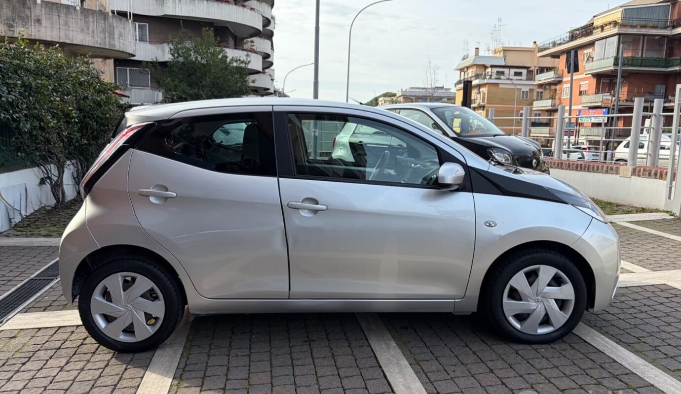 Toyota Aygo 1.0 VVT-i 5 porte X-Play MMT – SOLO 43