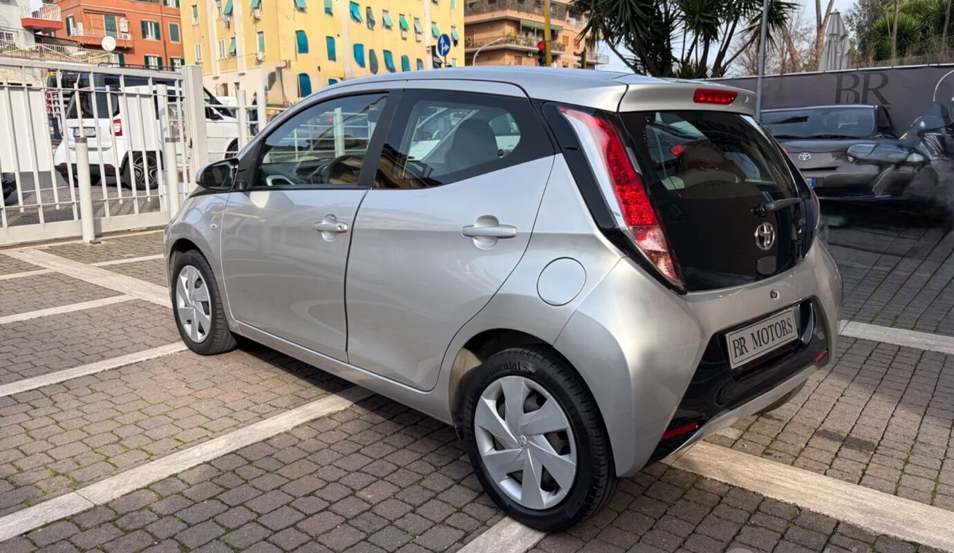 Toyota Aygo 1.0 VVT-i 5 porte X-Play MMT – SOLO 43