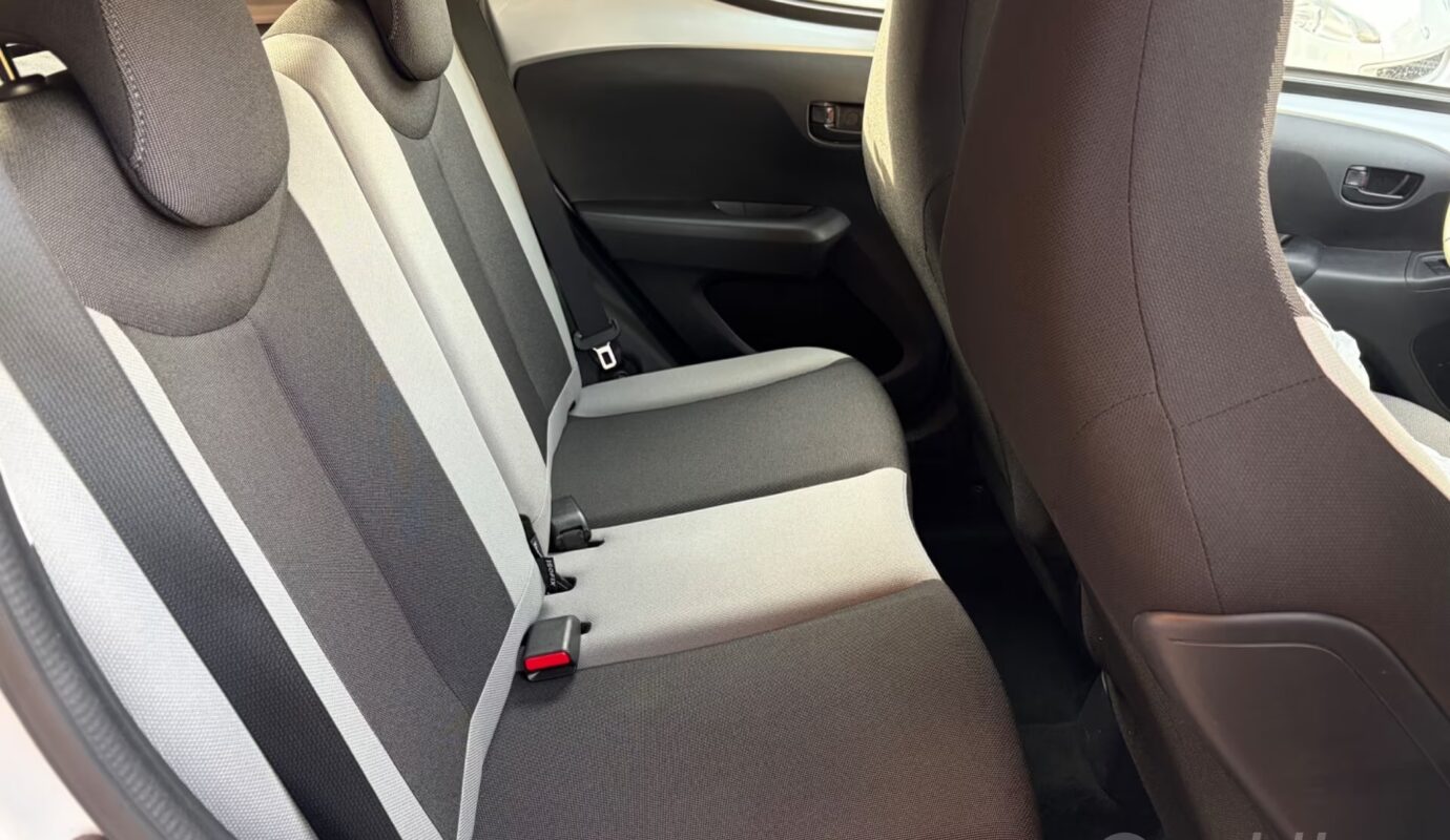 Toyota Aygo 1.0 VVT-i 5 porte X-Play MMT – SOLO 43