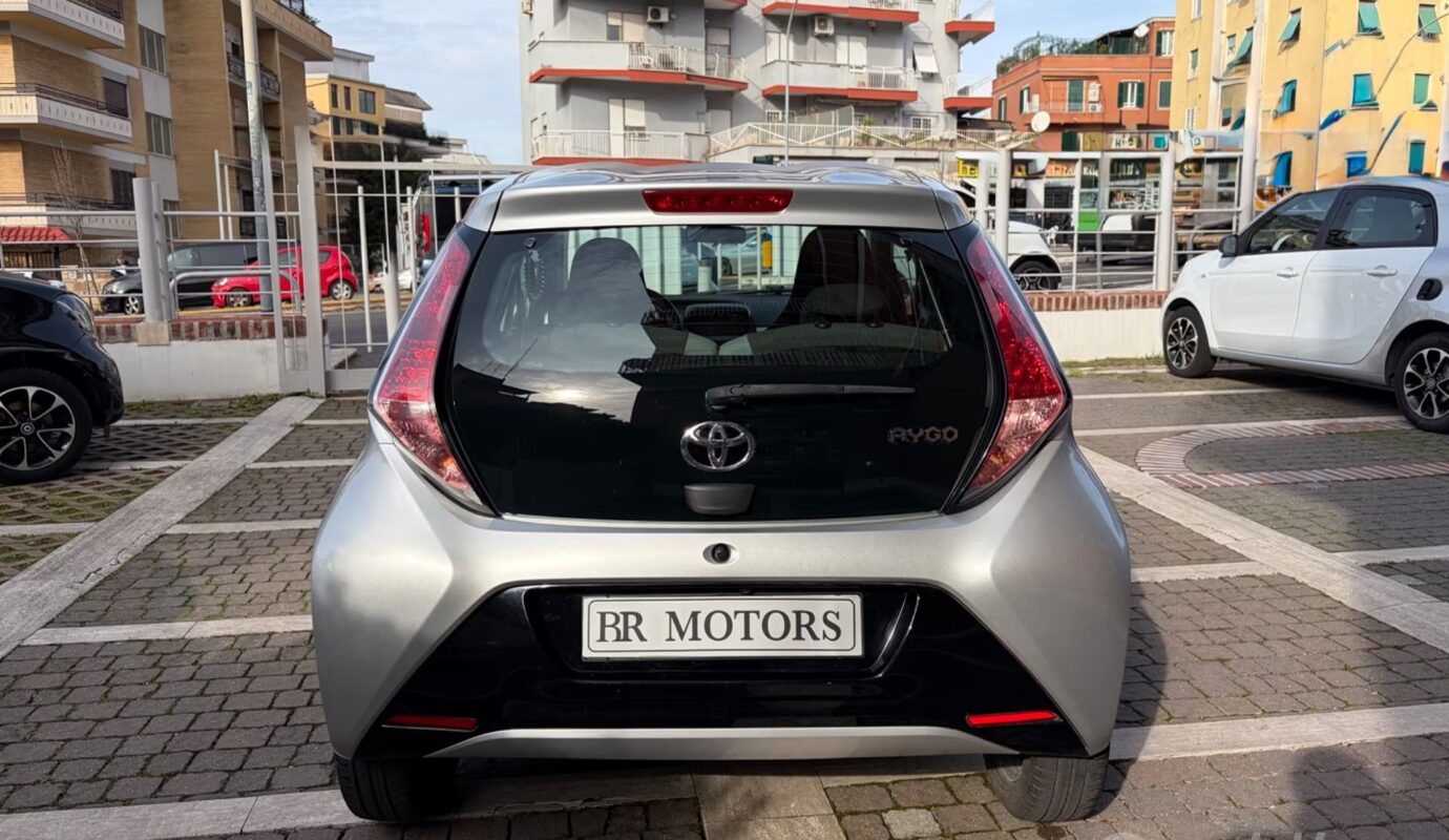 Toyota Aygo 1.0 VVT-i 5 porte X-Play MMT – SOLO 43