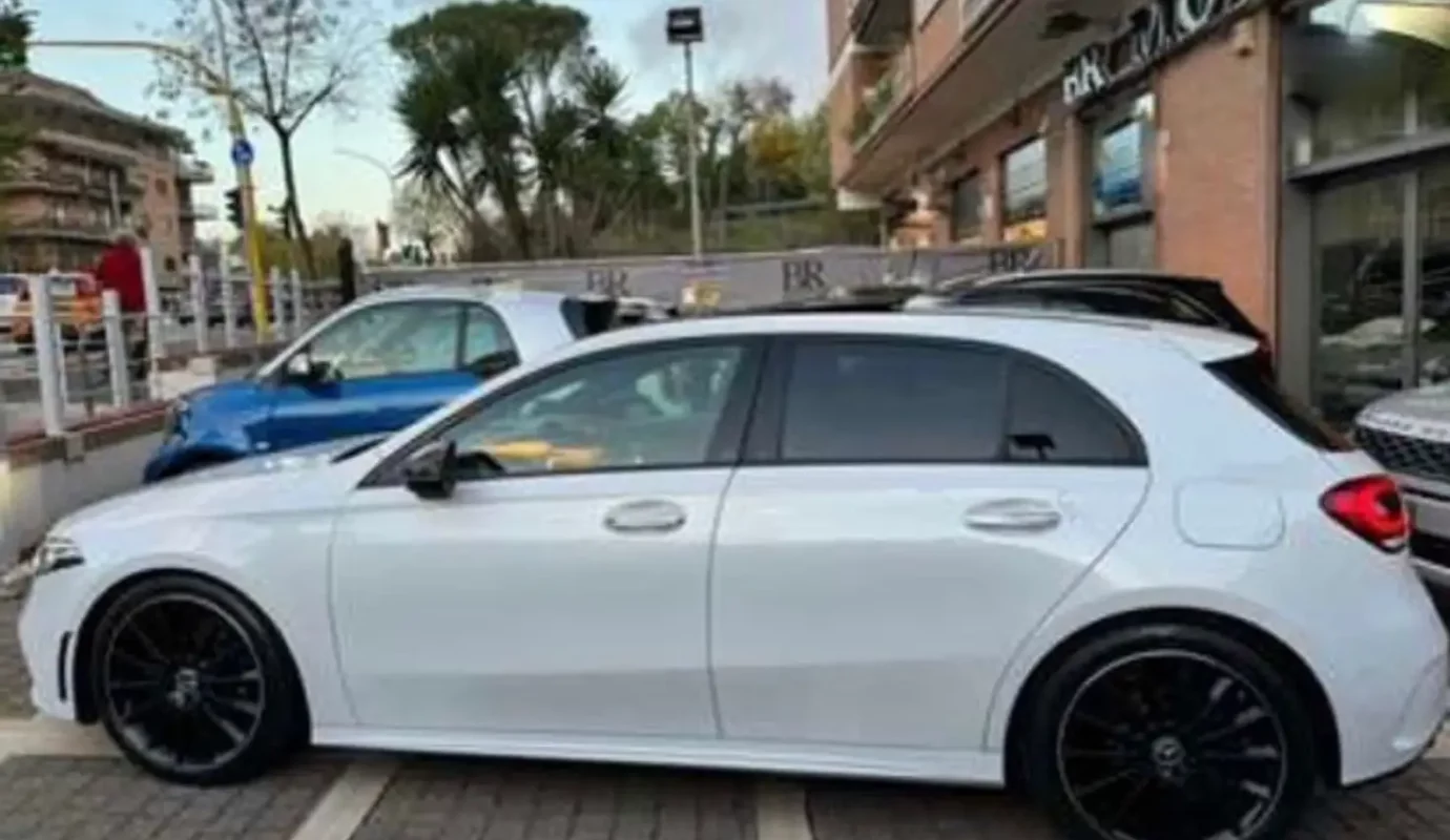 Mercedes-Benz A 180 d Premium AMG