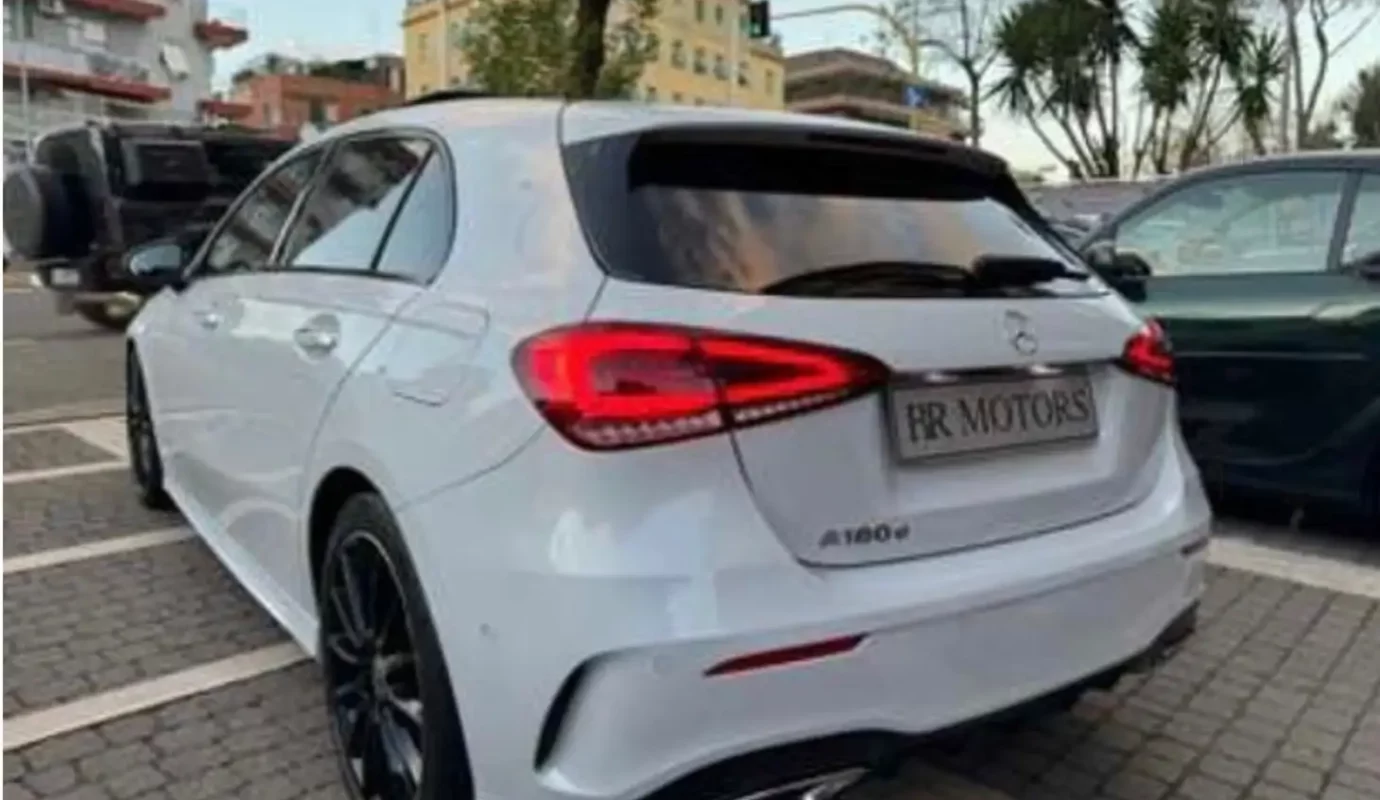 Mercedes-Benz A 180 d Premium AMG