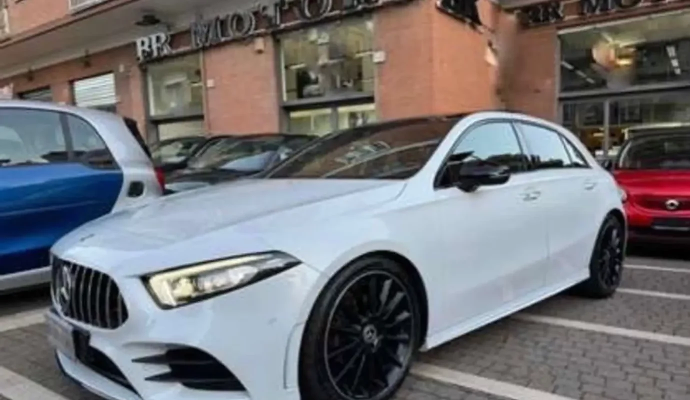 Mercedes-Benz A 180 d Premium AMG