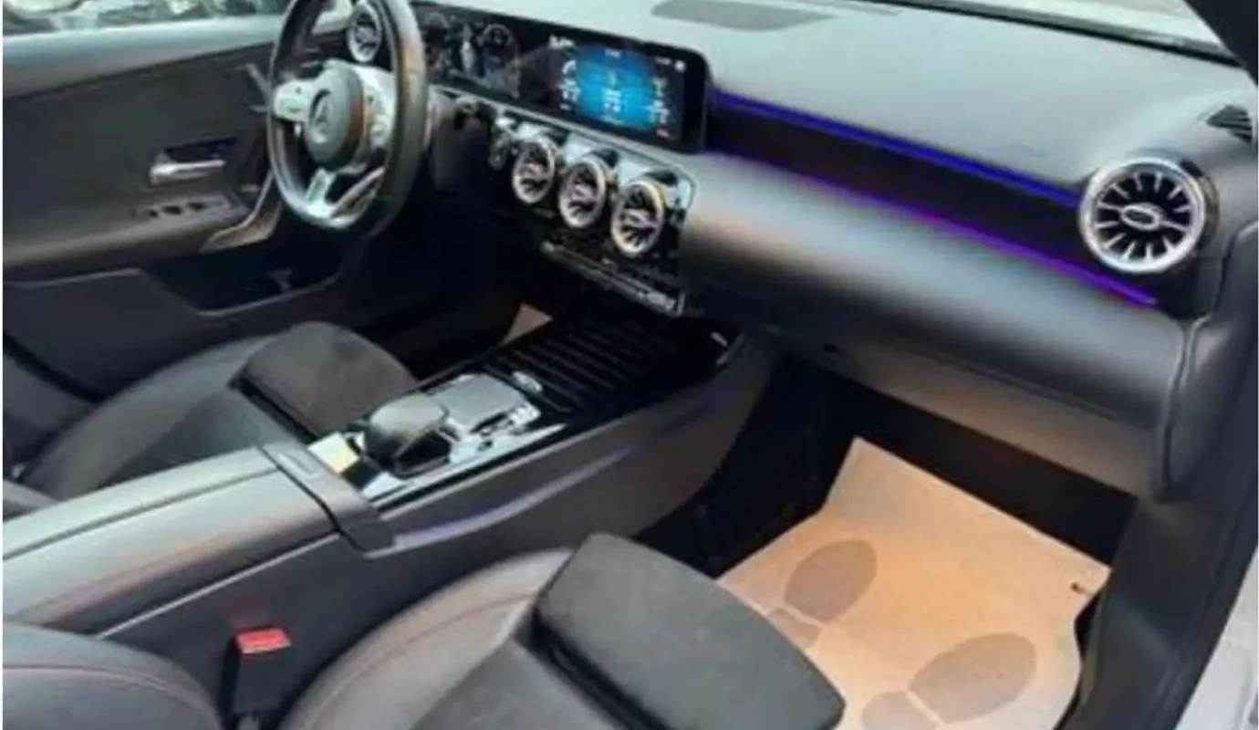 Mercedes-Benz A 180 d Premium AMG