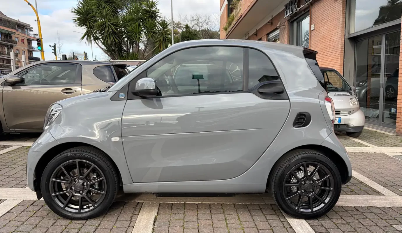 smart forTwo Eq Racingrey 22kw