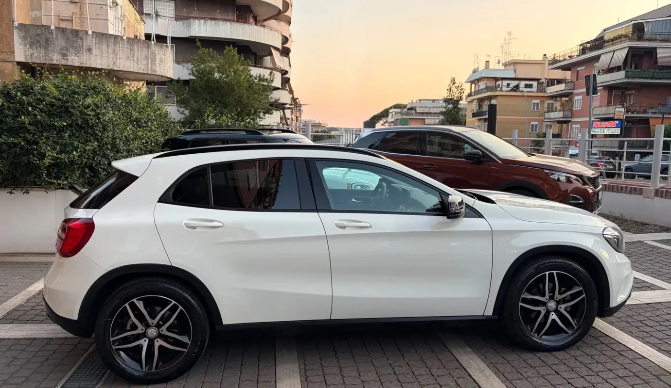 Mercedes-Benz GLA 200