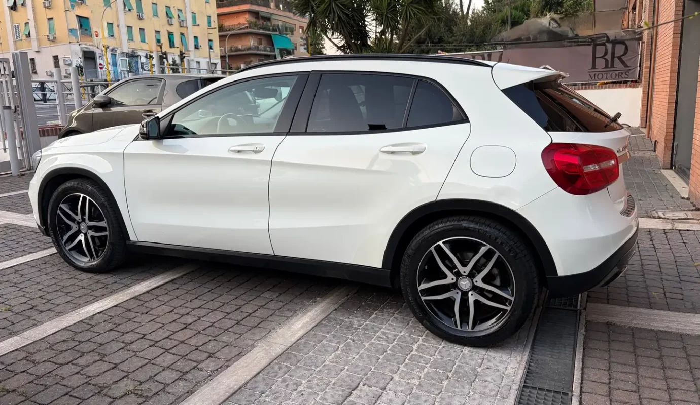 Mercedes-Benz GLA 200