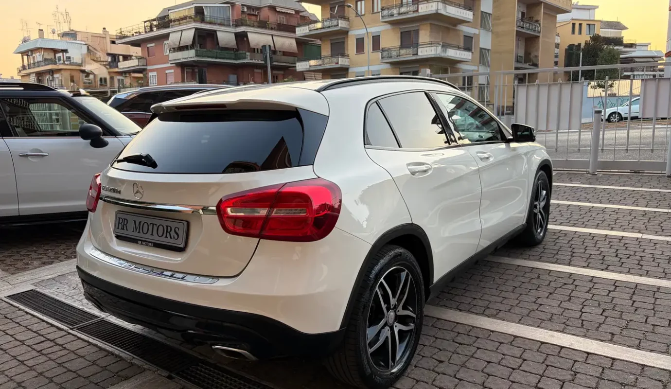 Mercedes-Benz GLA 200